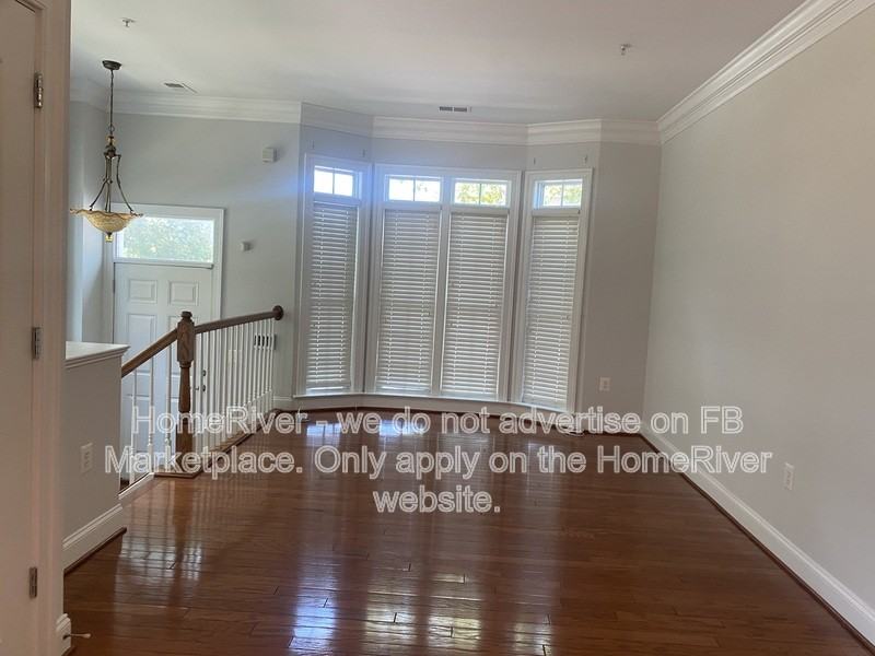 910 Slaters Ln - Photo 5 of 22