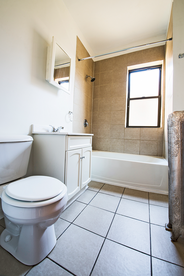 7400 S Rhodes Ave Chicago, IL 60619 - Photo 4 of 20