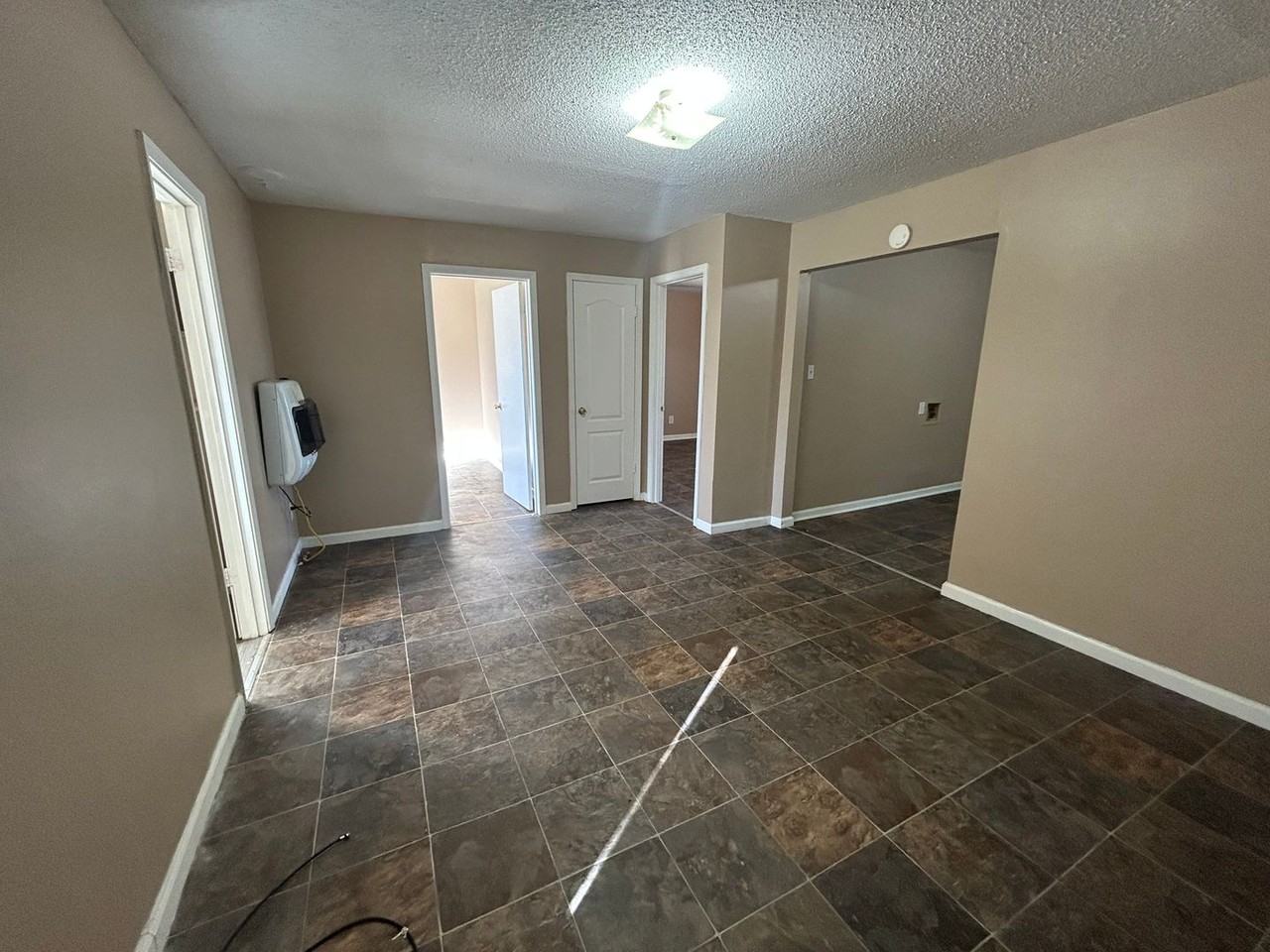 434 S Washington Ave - Photo 2 of 6