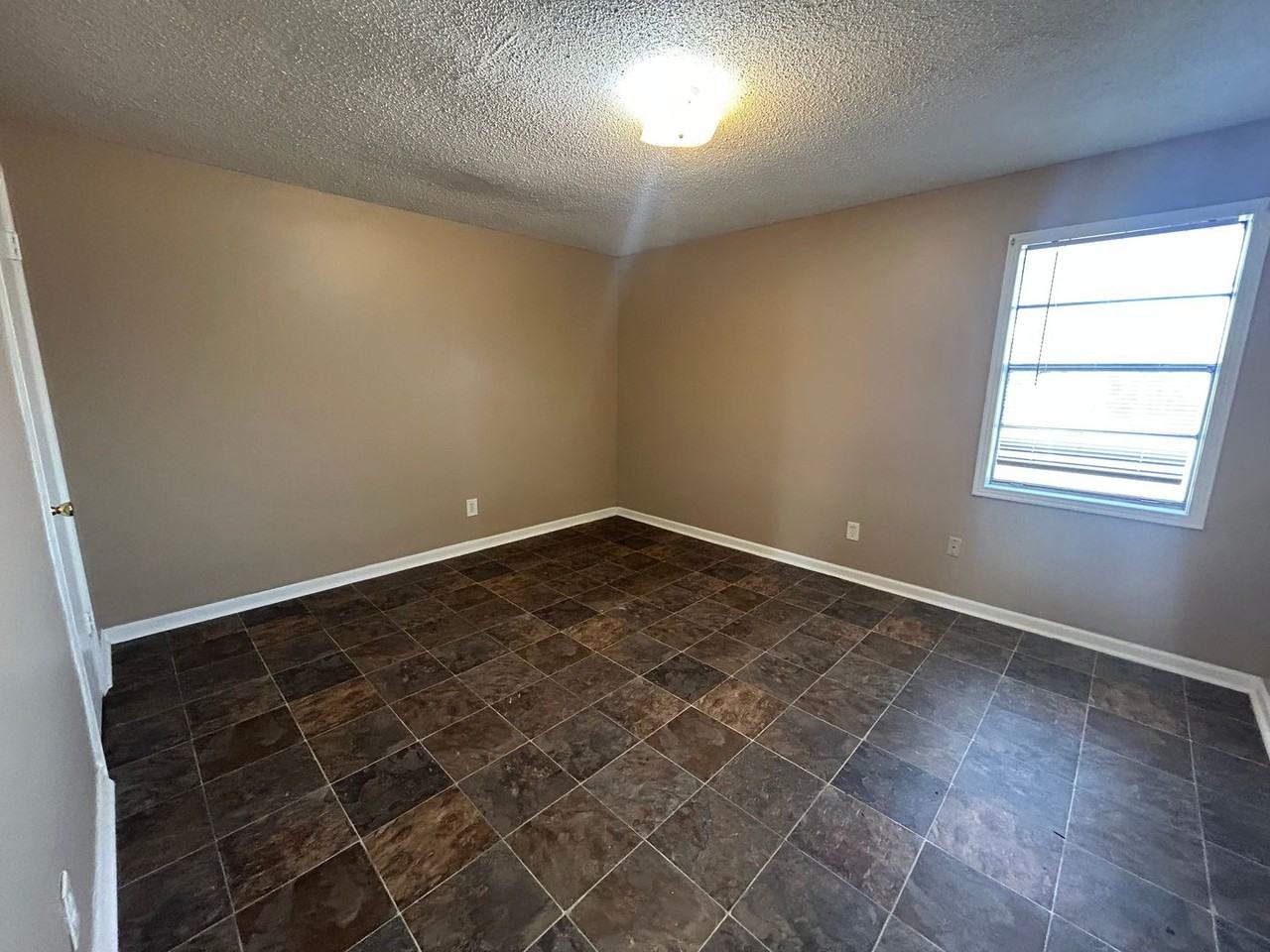 434 S Washington Ave - Photo 4 of 6