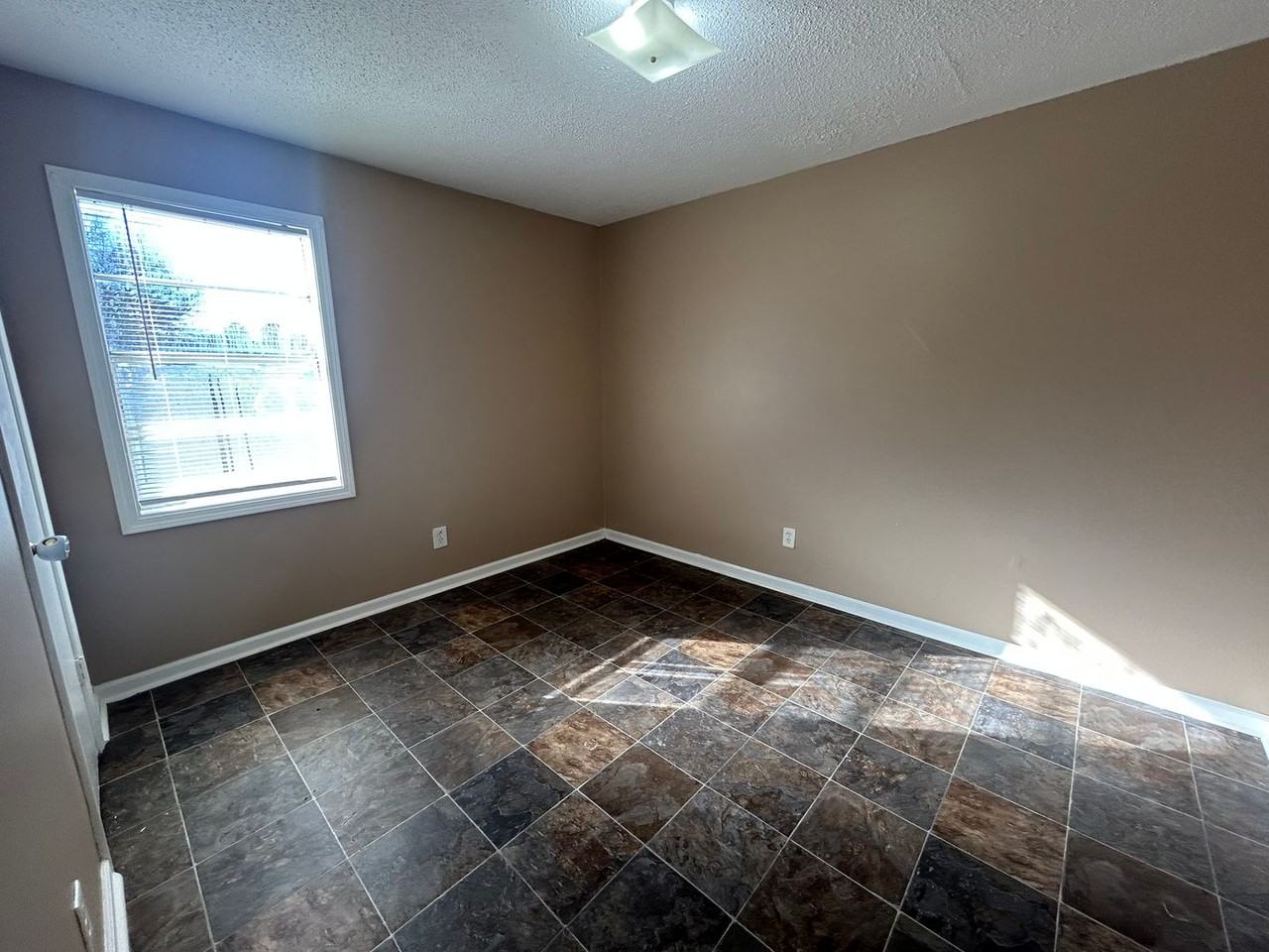 434 S Washington Ave - Photo 5 of 6