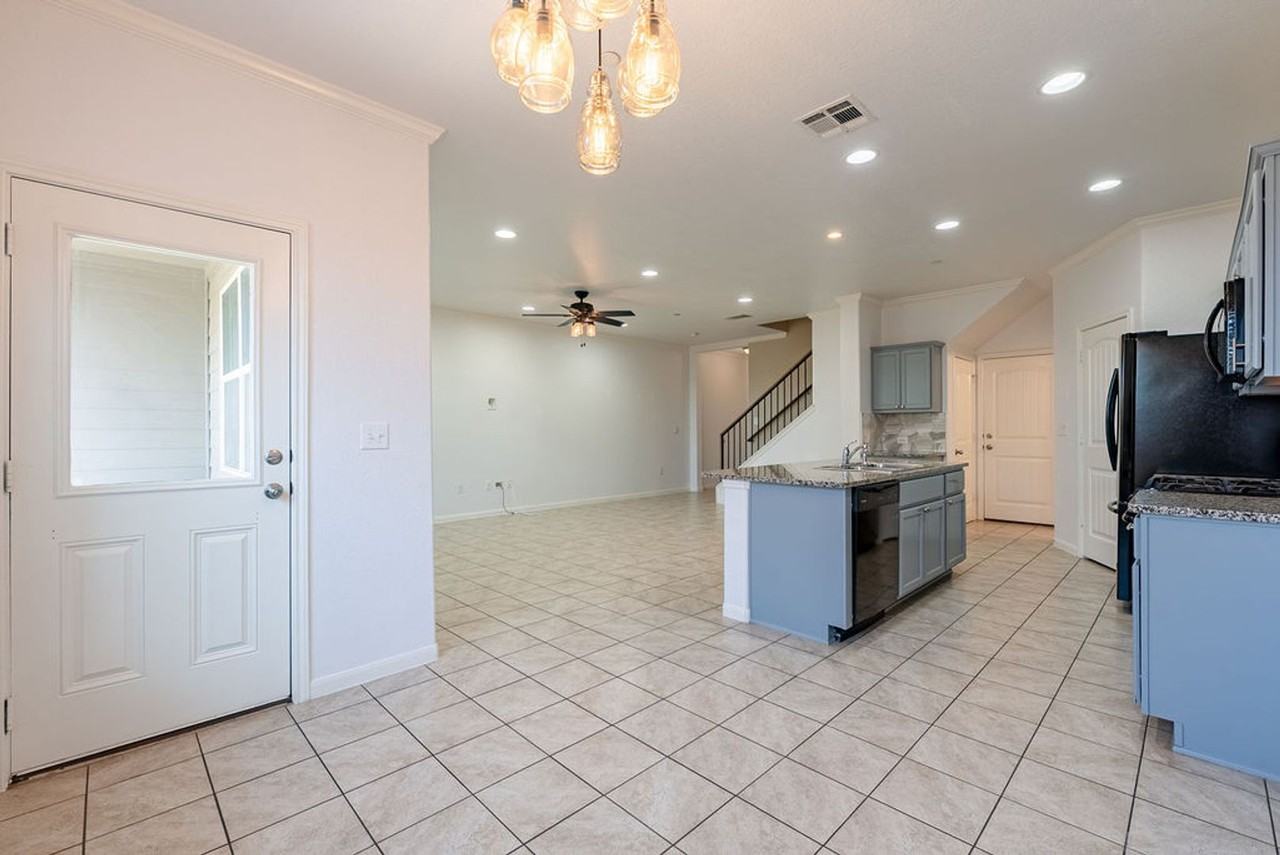 2880 Donnell Dr #2702 - Photo 4 of 19