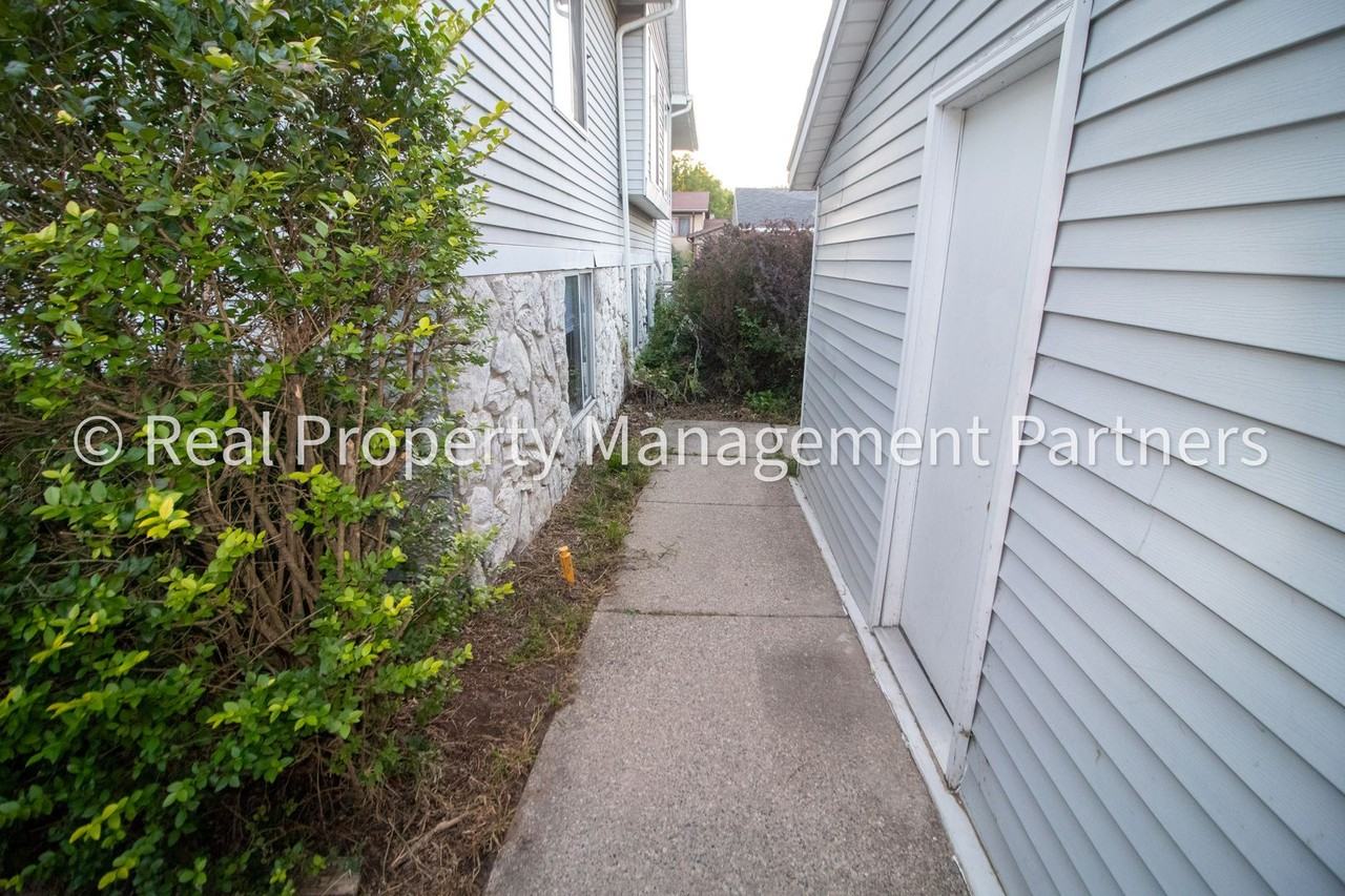 4745 Circle Shore Dr Se - Photo 3 of 13