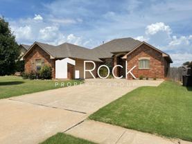 2705 Se 39th St - Photo 1 of 1