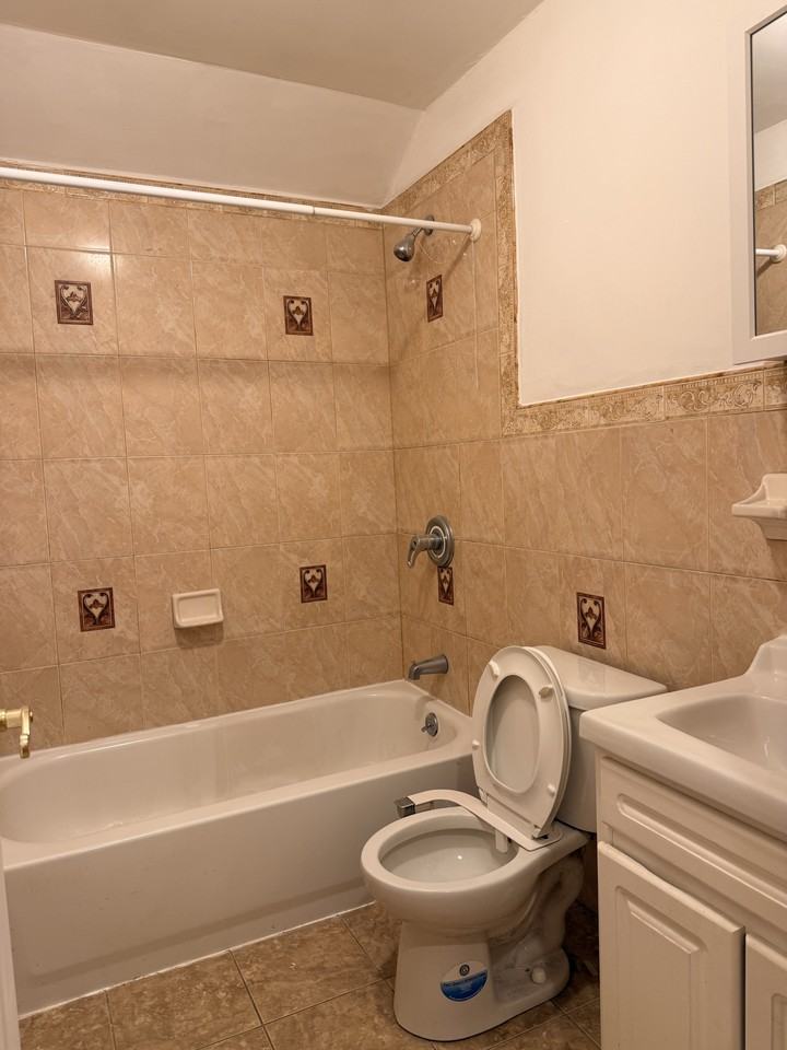 10325 169th St #2FL - Photo 5 of 22