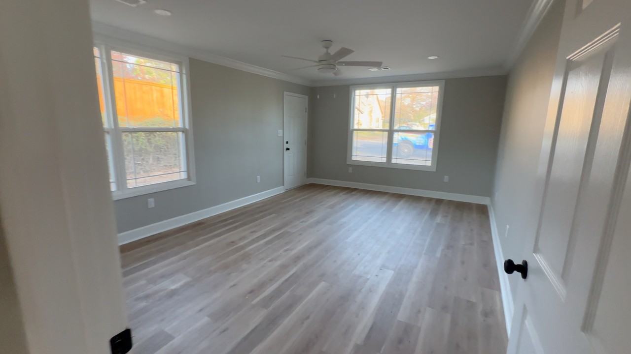 404 Charteroak St - Photo 3 of 5