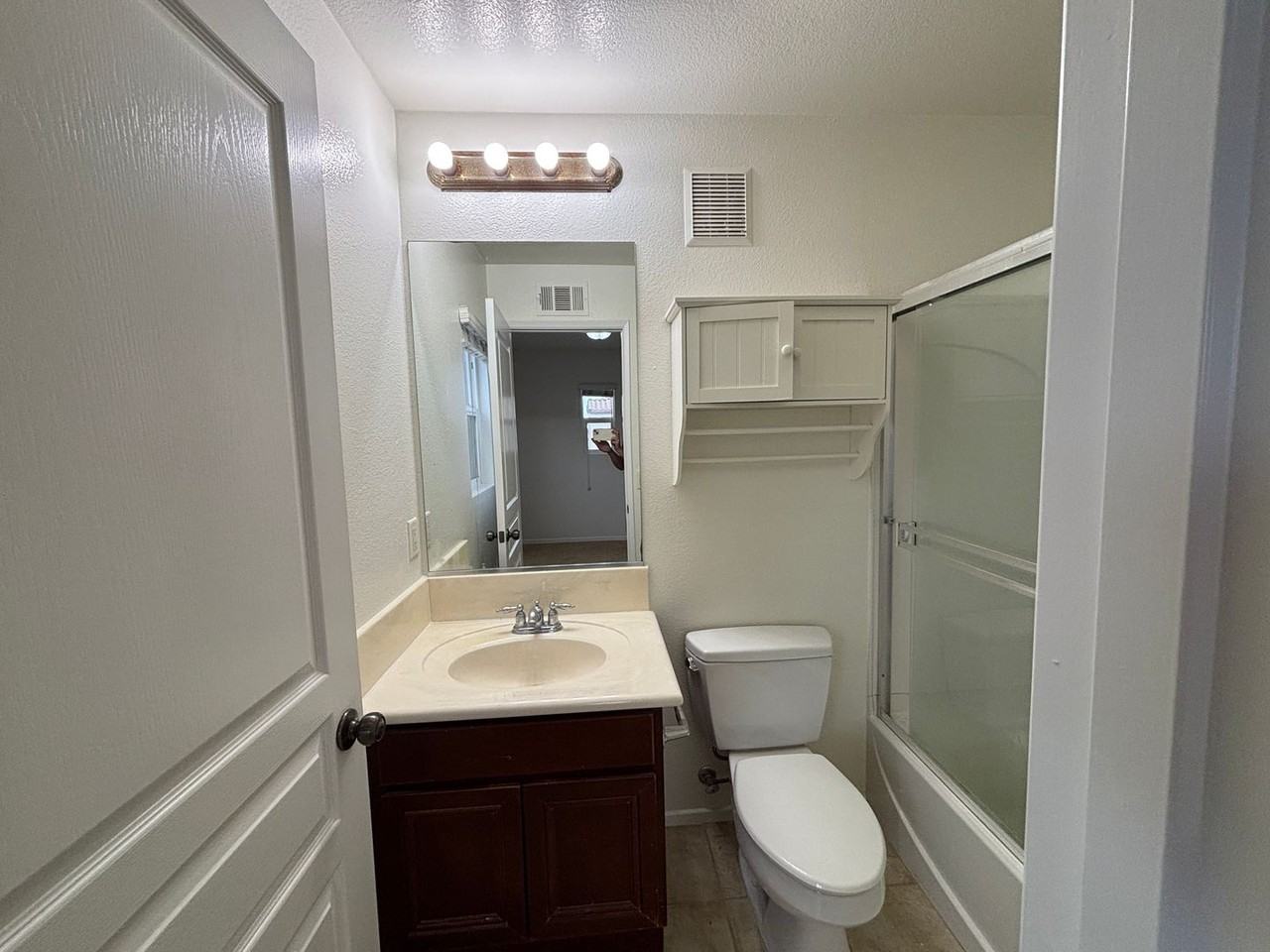 588 Almond Rd - Photo 7 of 20