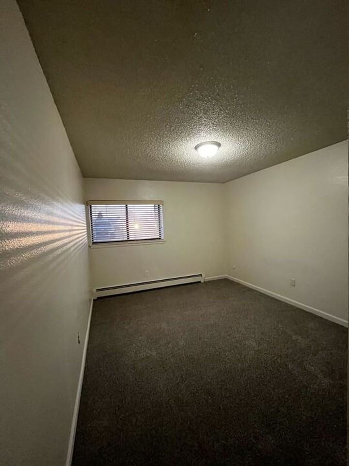 4400 Parkview Dr - Photo 5 of 11