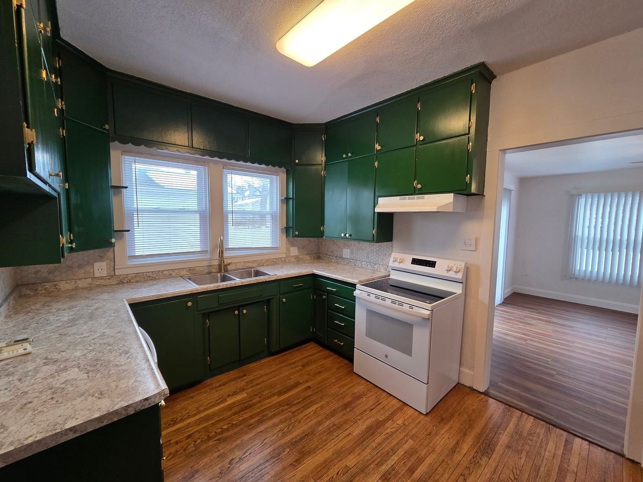 809 Tremont St - Photo 6 of 36