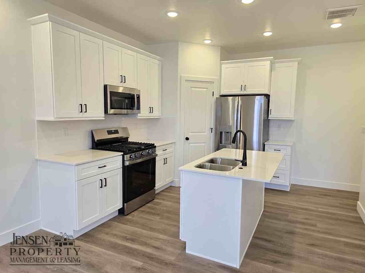 903 W Boxthorn Dr - Photo 3 of 19