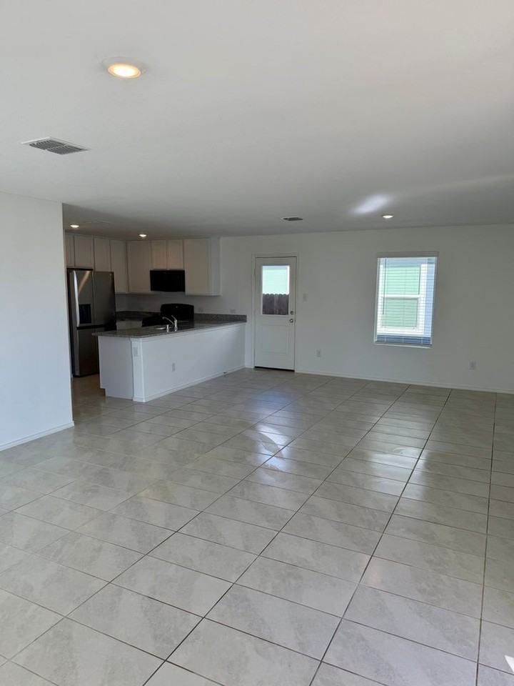 9001 Thrasher Trl - Photo 4 of 18