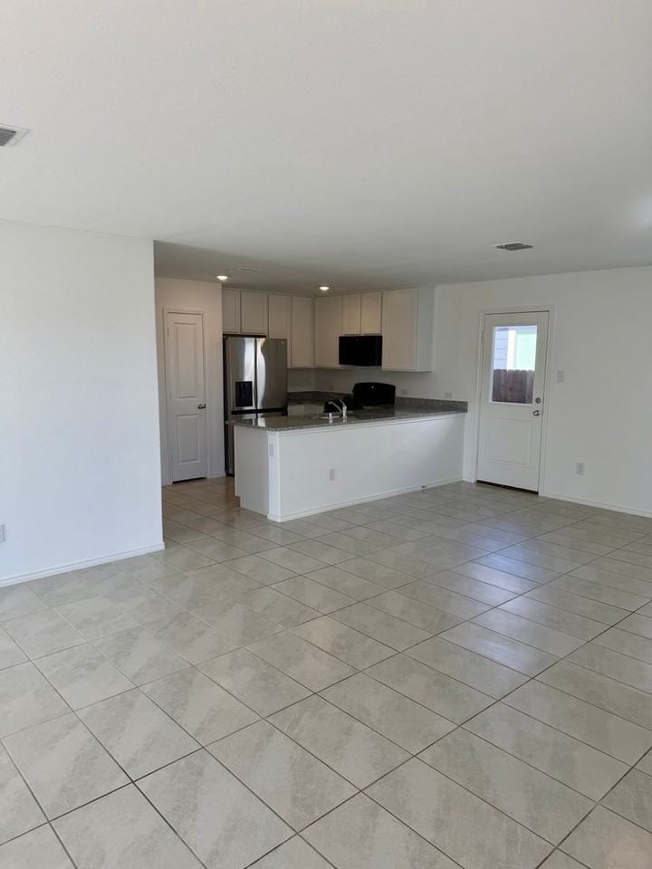 9001 Thrasher Trl - Photo 5 of 18