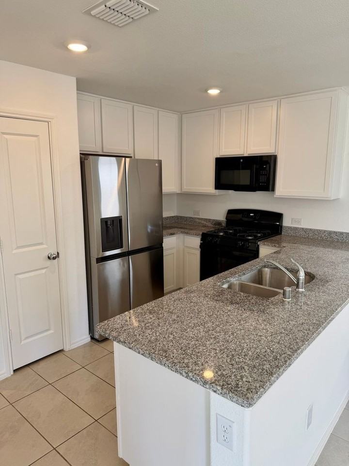 9001 Thrasher Trl - Photo 7 of 18