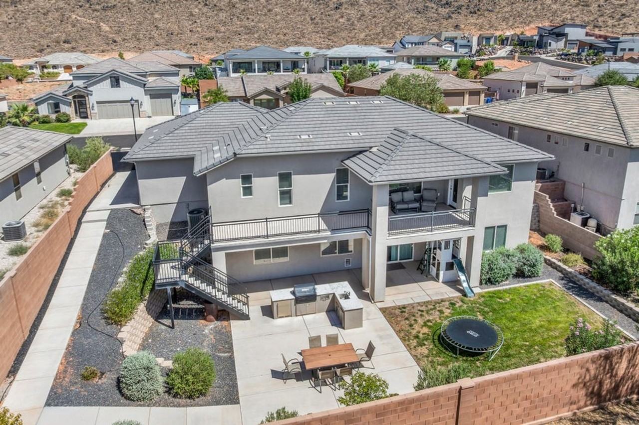 2792 S 3250 W - Photo 4 of 50