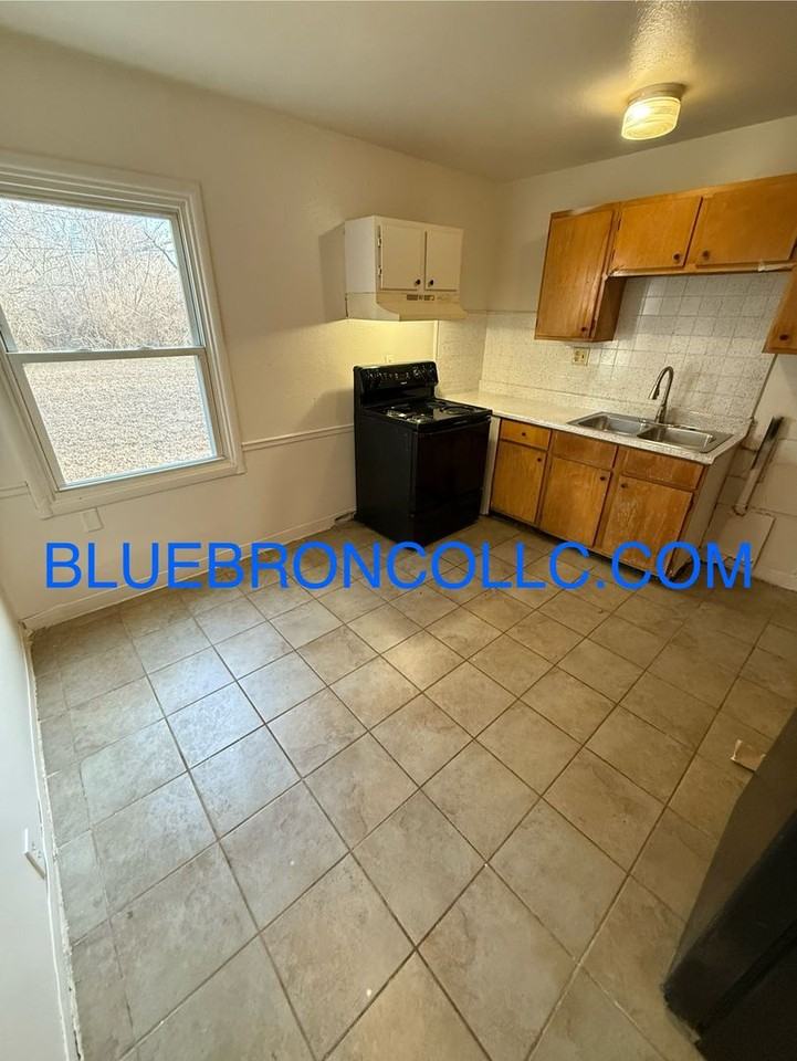 10743 Cambridge Ave - Photo 5 of 14