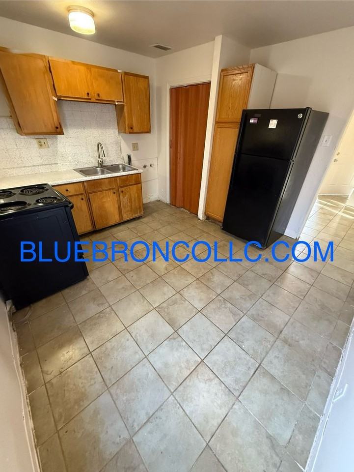 10743 Cambridge Ave - Photo 6 of 14