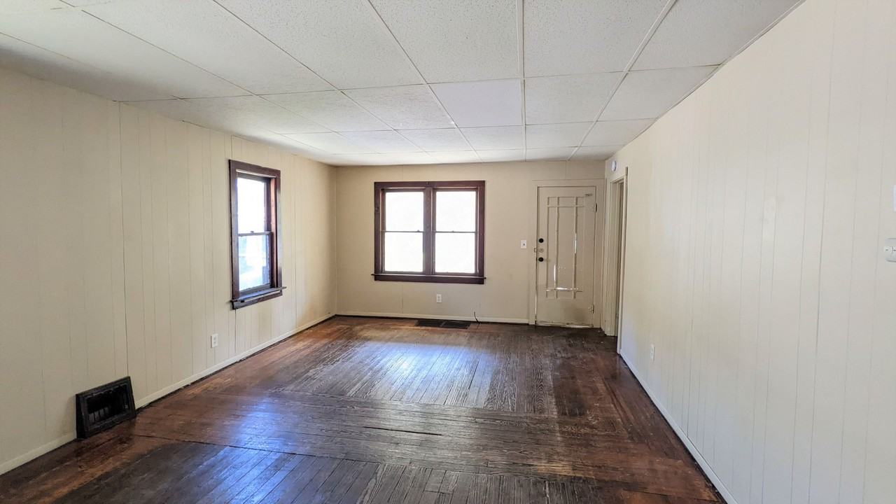 1715 Ray St - Photo 4 of 11