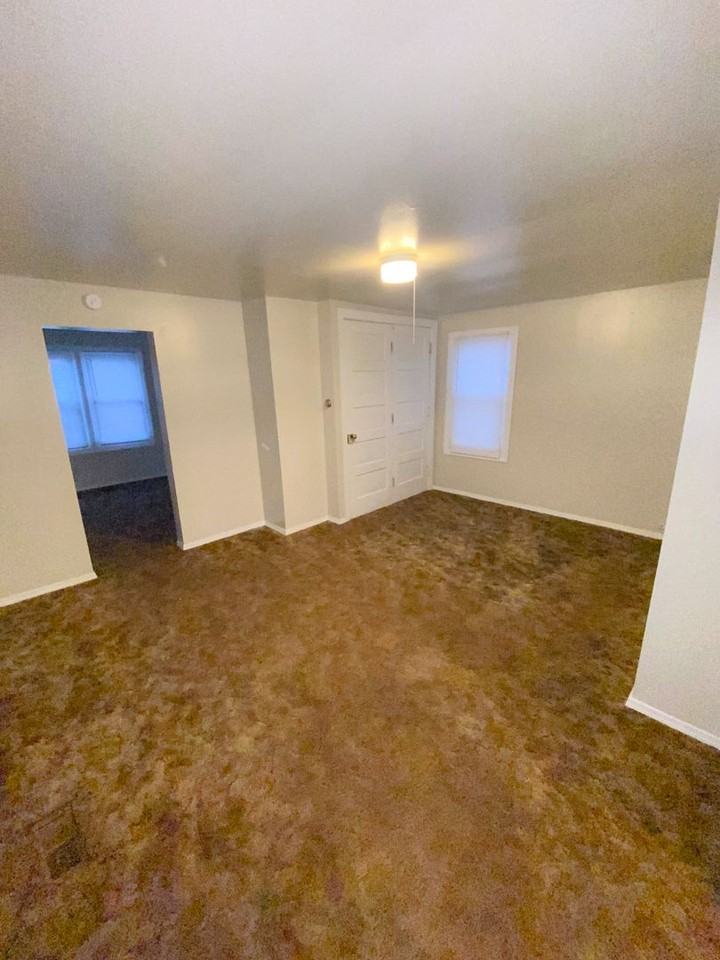 1231 E Illinois St - Photo 3 of 10