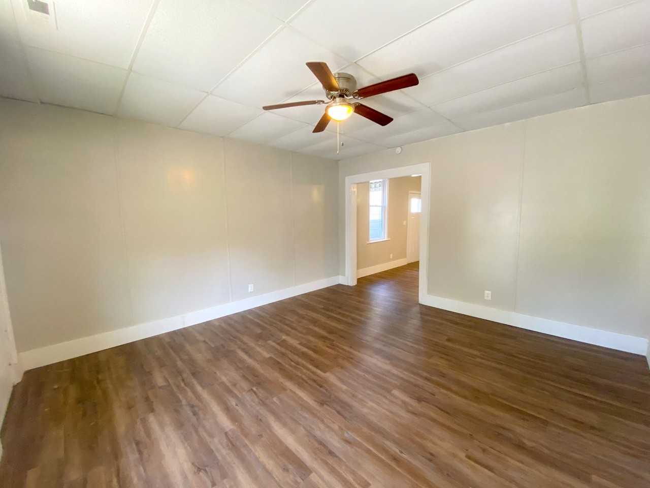 1019 N Garvin St - Photo 3 of 10