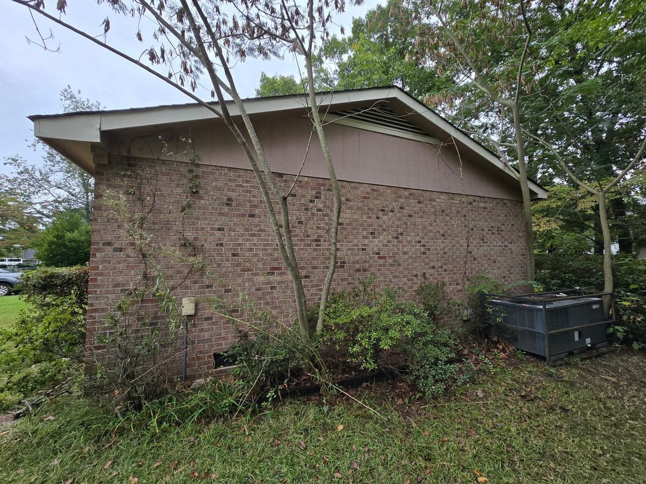 1803 Oak Tree Ct - Photo 2 of 15