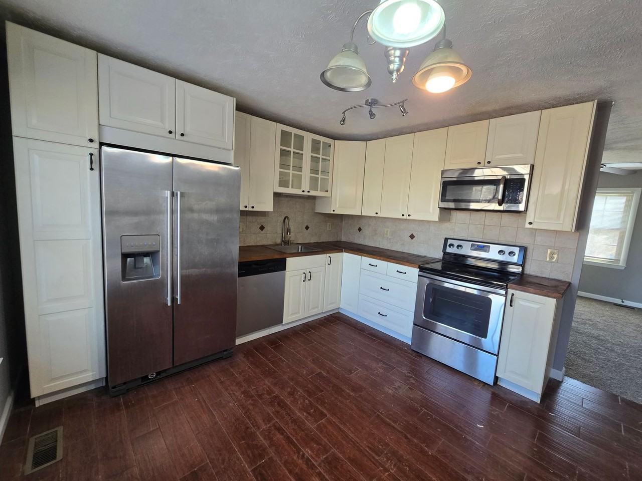 1803 Oak Tree Ct - Photo 5 of 15