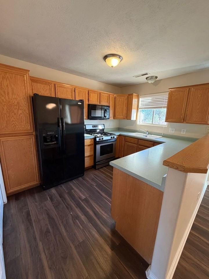 217 W 200 S - Photo 2 of 12