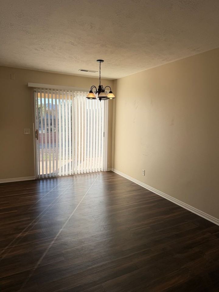 217 W 200 S - Photo 4 of 12