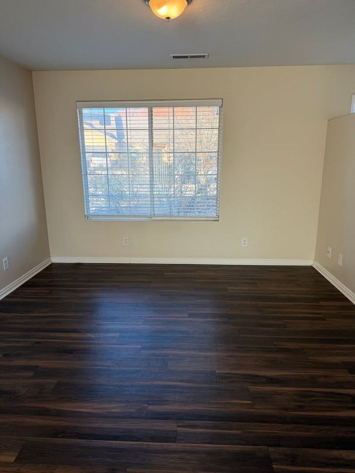 217 W 200 S - Photo 5 of 12