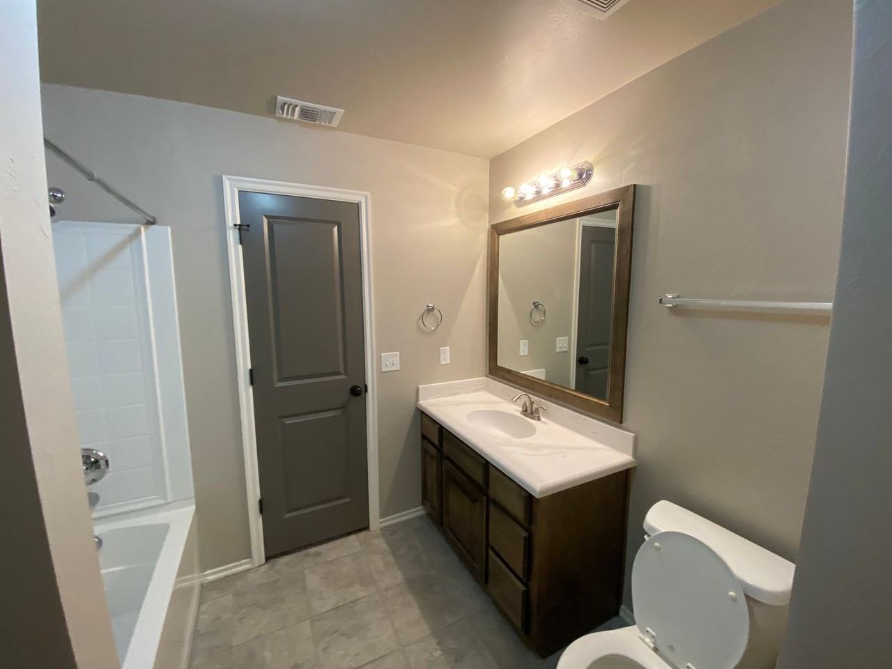 19201 Blanco Dr - Photo 3 of 16