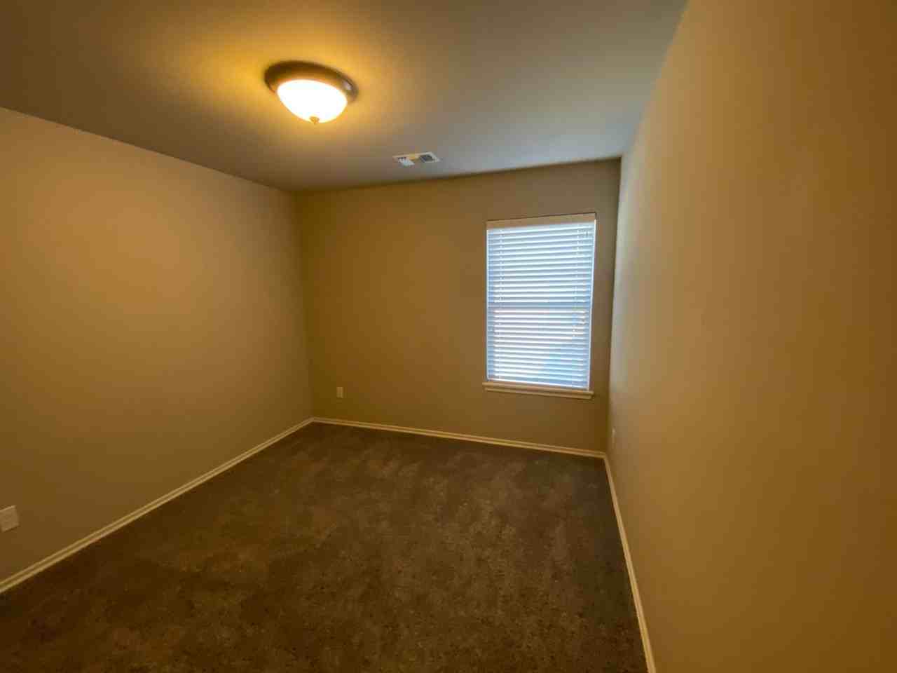 19201 Blanco Dr - Photo 4 of 16