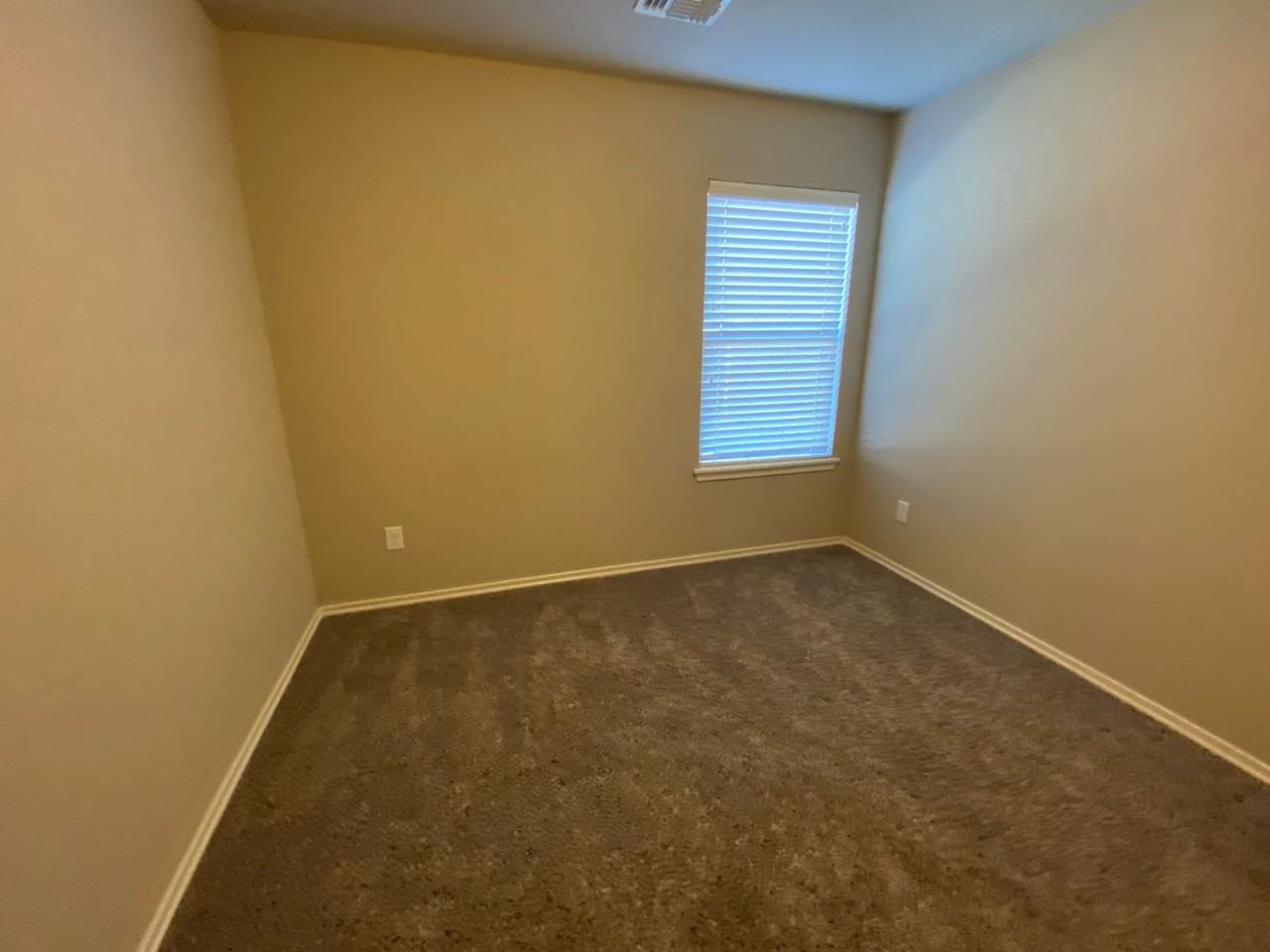 19201 Blanco Dr - Photo 5 of 16