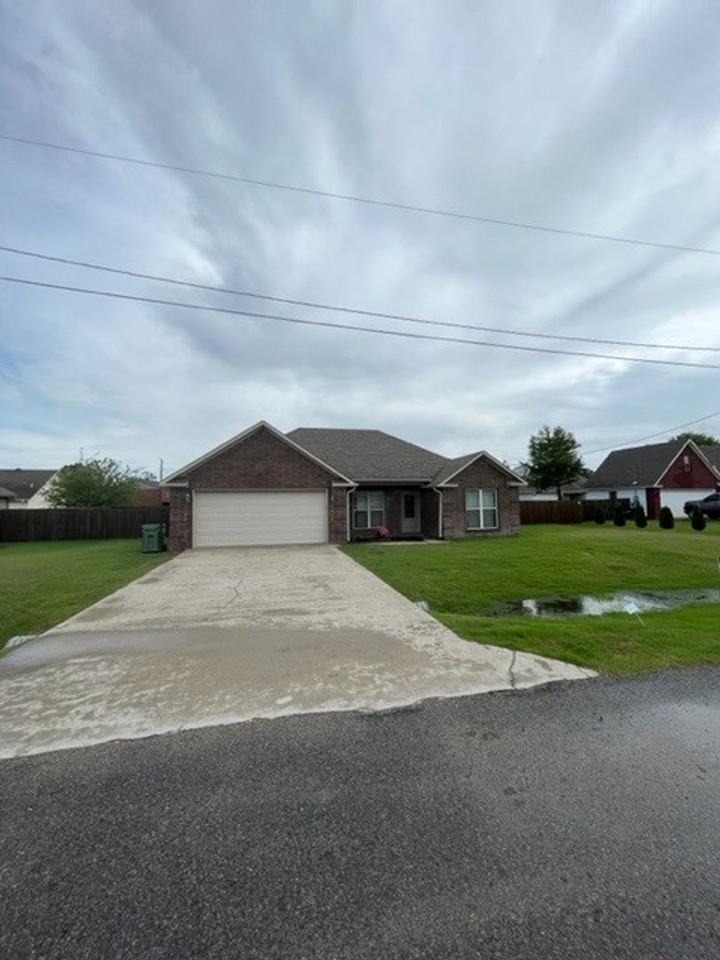 326 Linda St - Photo 2 of 16