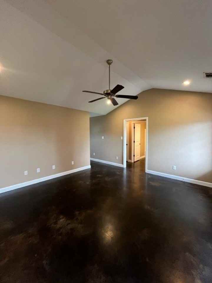 326 Linda St - Photo 3 of 16