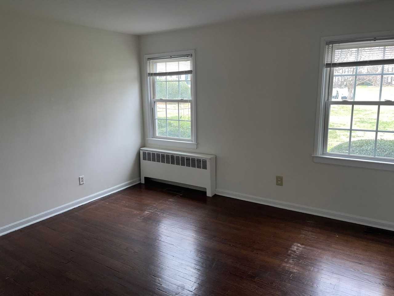 540 Wakefield Dr Apt B - Photo 3 of 10