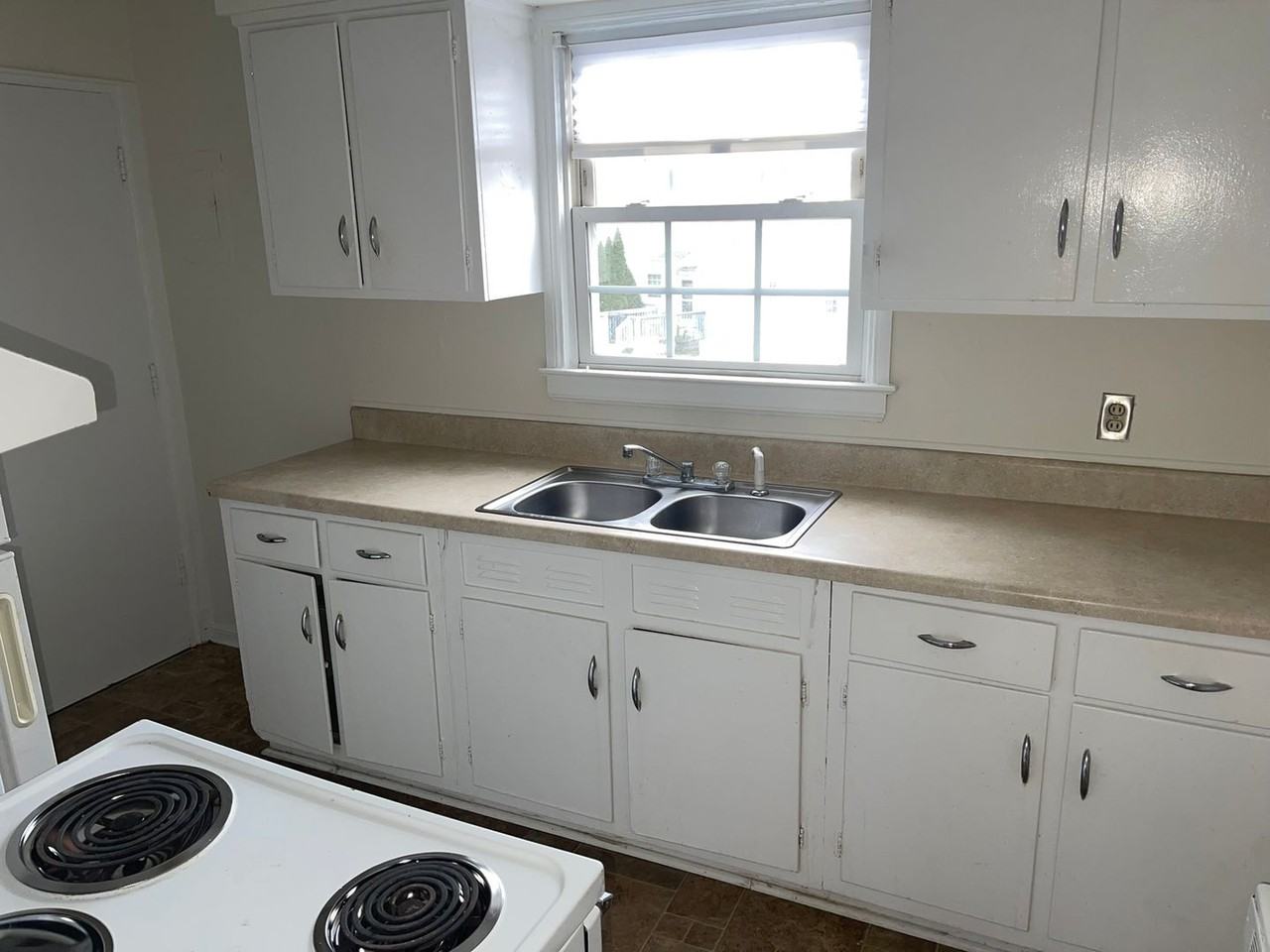 540 Wakefield Dr Apt B - Photo 5 of 10