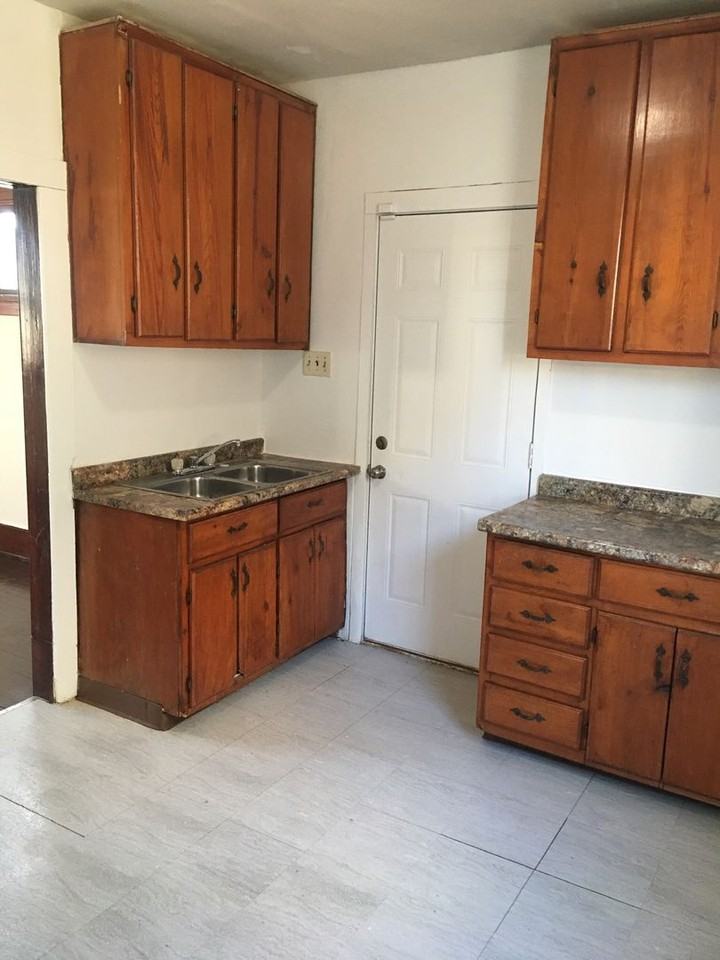 3010 Smith St - Photo 4 of 8