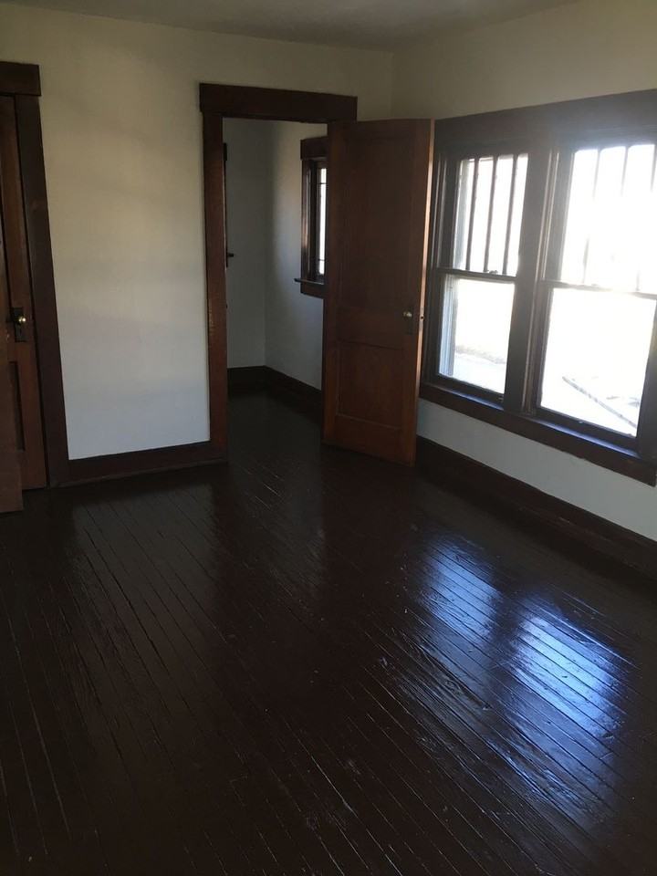 3010 Smith St - Photo 5 of 8