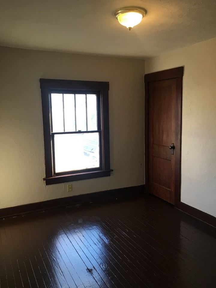 3010 Smith St - Photo 6 of 8