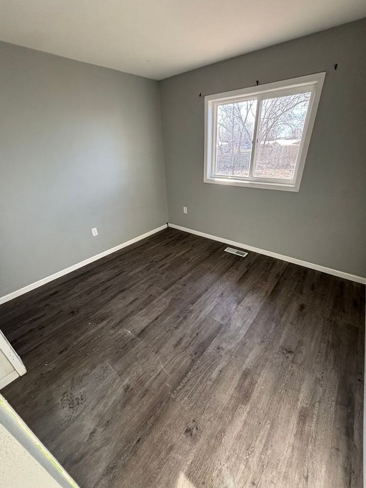 1427 - Photo 5 of 10