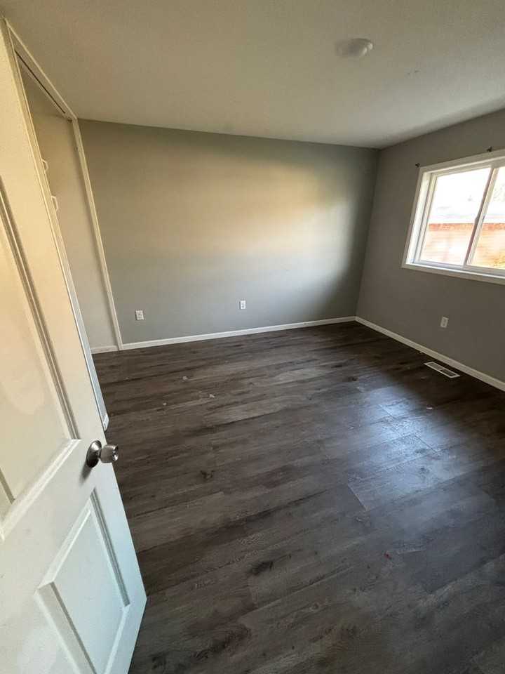 1427 - Photo 7 of 10