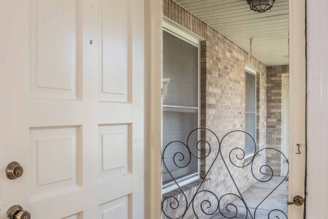 4409 Pershing Ave - Photo 3 of 24