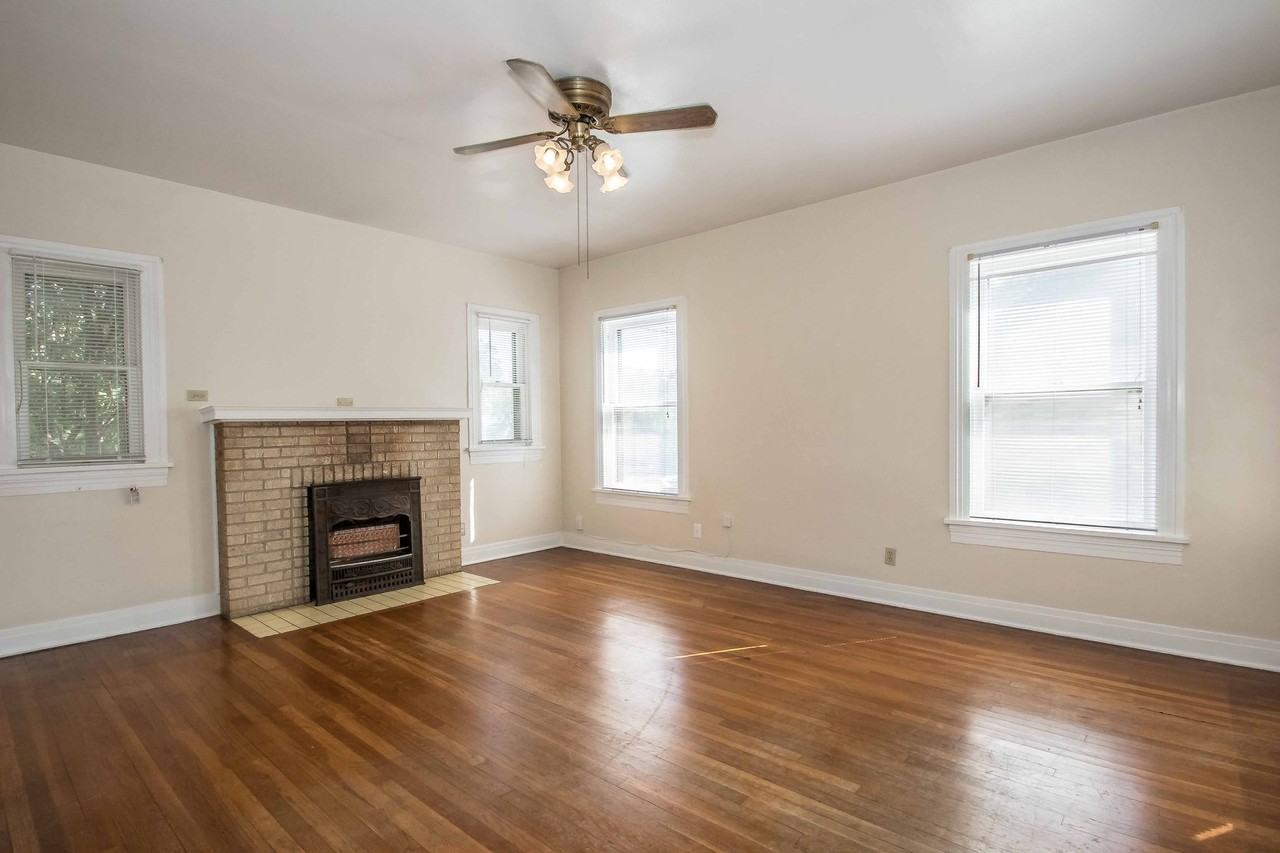 4409 Pershing Ave - Photo 4 of 24