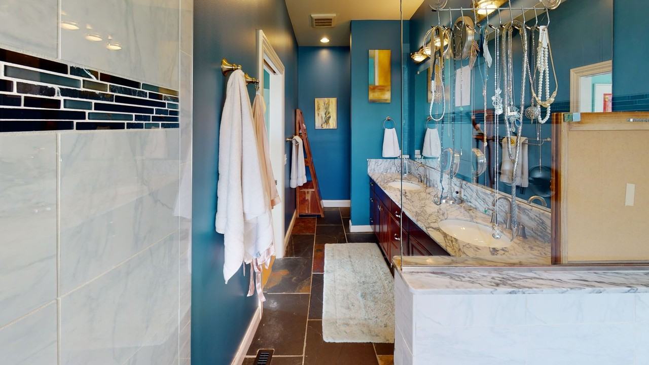 223 E Colfax Ave - Photo 5 of 7