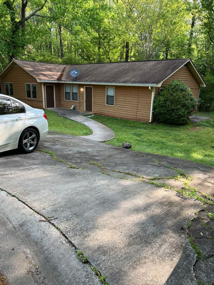 212 Laurie Dr - Photo 2 of 14