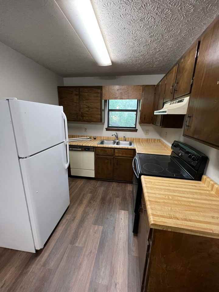 212 Laurie Dr - Photo 5 of 14