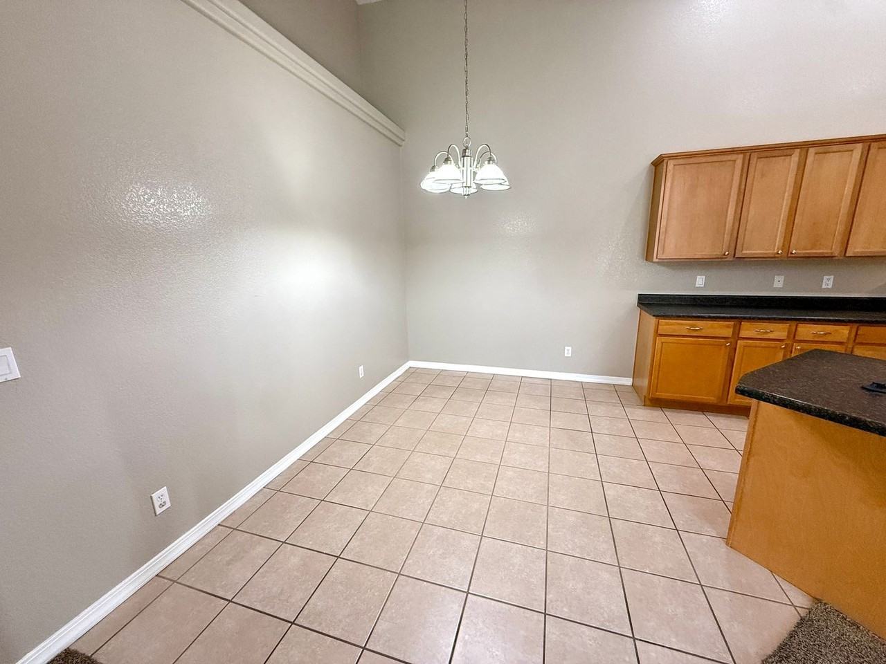 933 E Beverly Ave #A - Photo 7 of 33