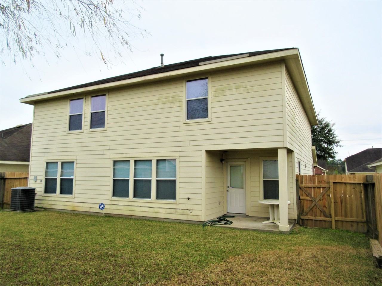 11323 Harbour Lake Ct - Photo 7 of 13