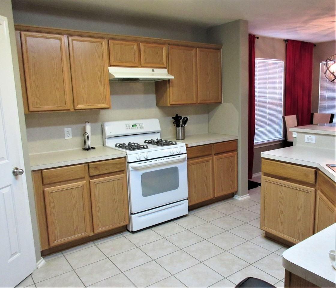 11323 Harbour Lake Ct - Photo 4 of 13