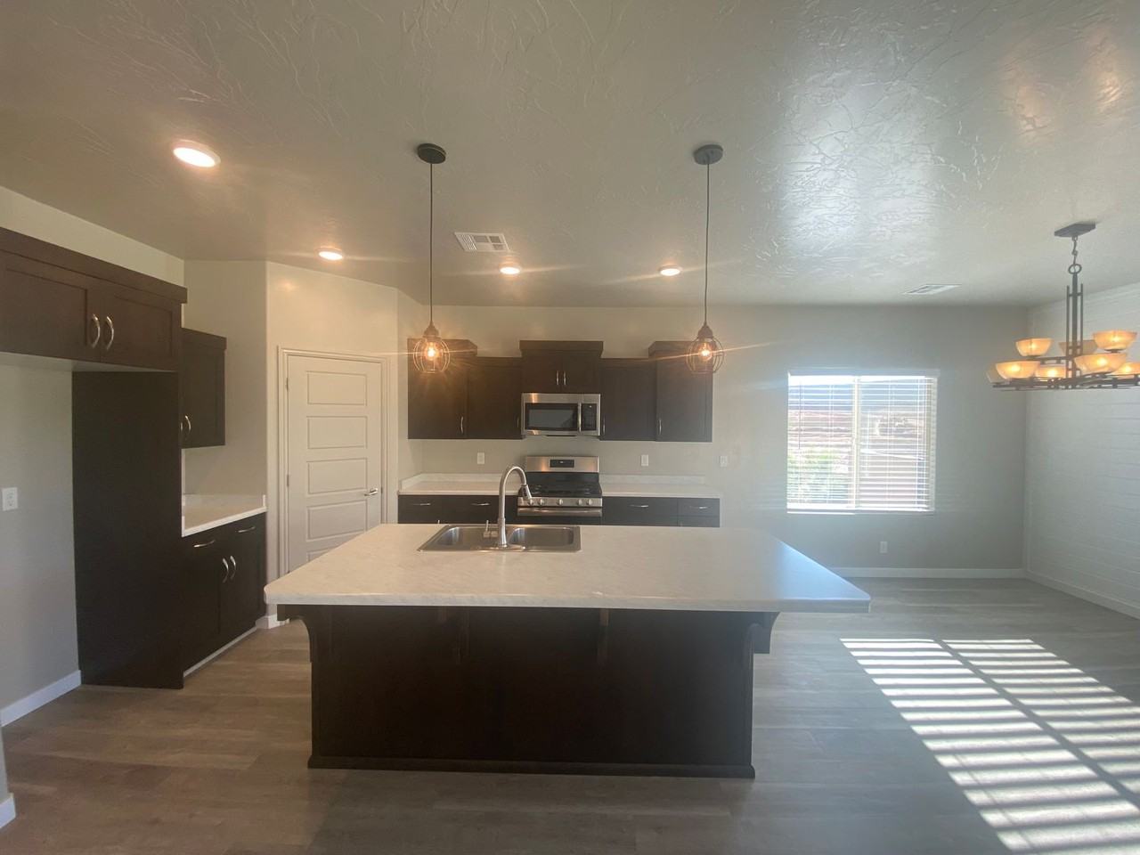 3416 E 2890 S - Photo 5 of 25