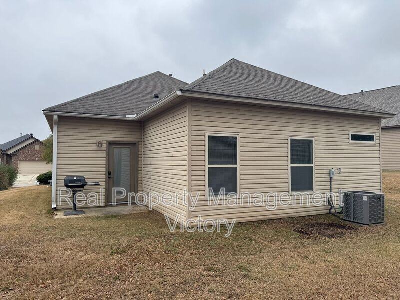 2004 Kensington Ct - Photo 3 of 13